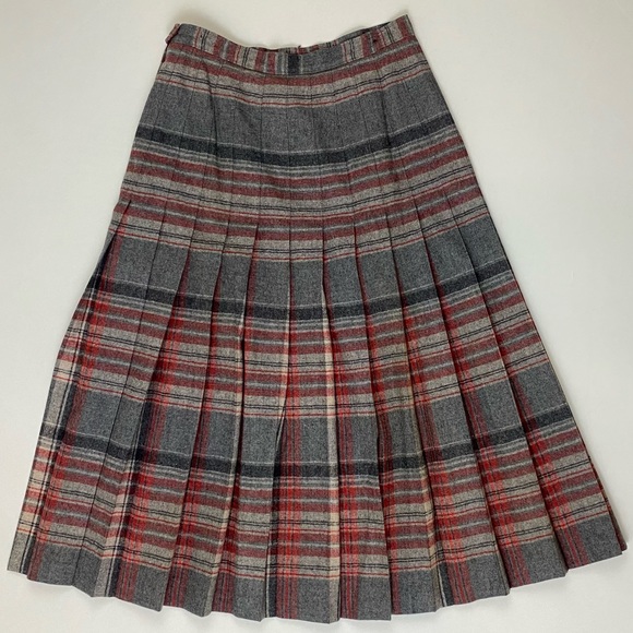 Pendleton Vintage Red and Grey Plaid Wool Skirt. Size 10 (vintage 10). USA Made. - Picture 1 of 11